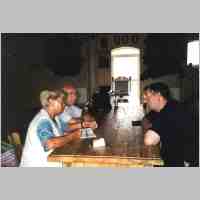 594-1025 Jugendseminar 2004 in Tapiau-Vorbereitungsgespraech mit Herrn Propow in Stobingen, der das Seminar tatkraeftig unterstuetzt hat..JPG
